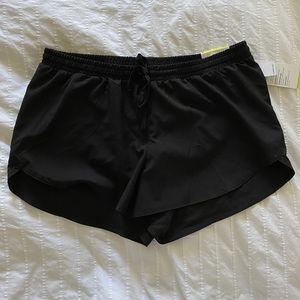 Old Navy Women’s active shorts size M NWT